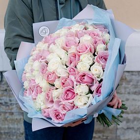 Шикарный букет  из 101 белой и розовой розы 35-40 см (Россия)