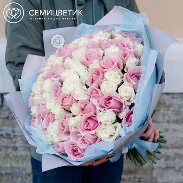 Букет из 101 белой и розовой розы 35-40 см (Россия)