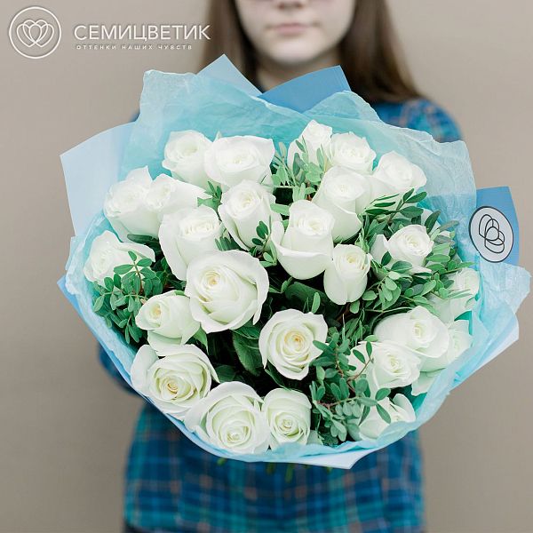 25 белых роз (Кения) Premium 40 см с фисташкой