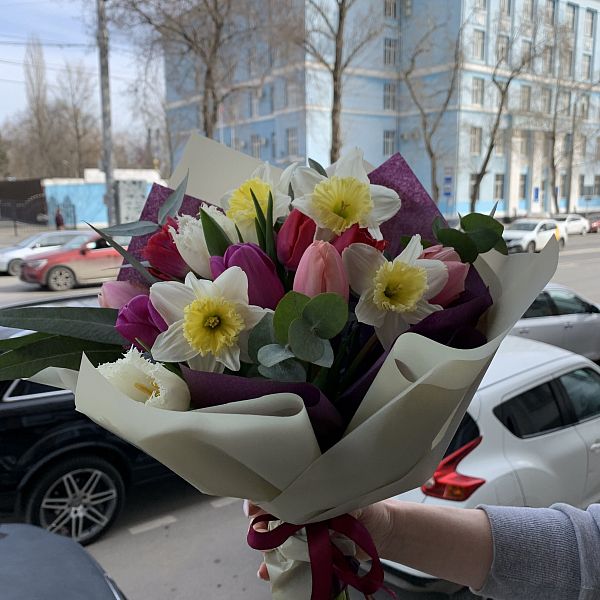 Букет из Тюльпанов и Нарциссов