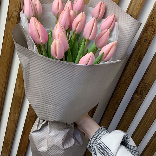 Букет из 17 розовых Тюльпанов