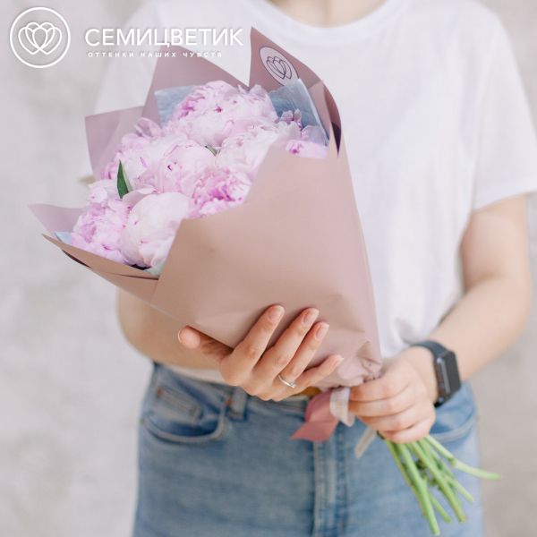 Букет из 11 розовых пионов Standart Plus
