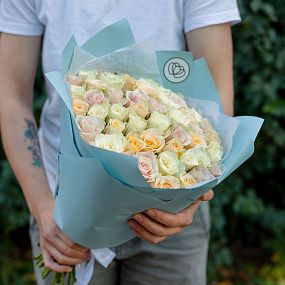 Букет из 51 розы 40 см нежный микс (Кения)