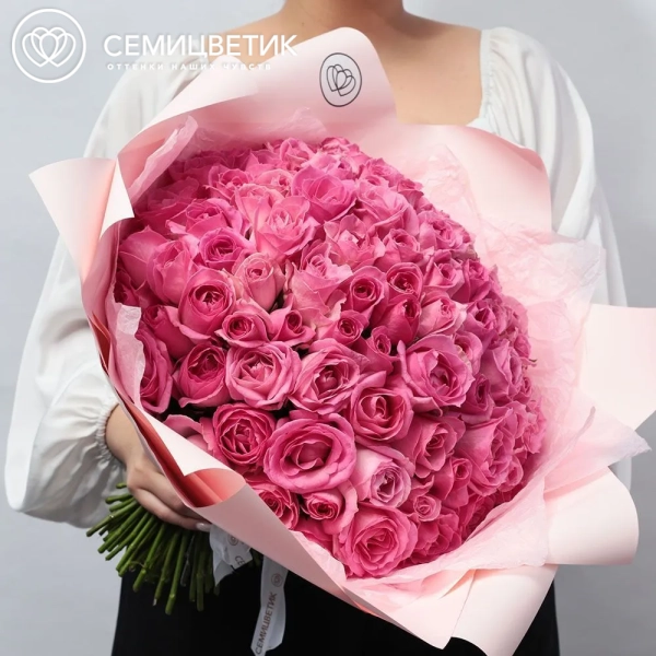 Букет из 101 розовой розы 35-40 см (Россия) в сиреневой пленке