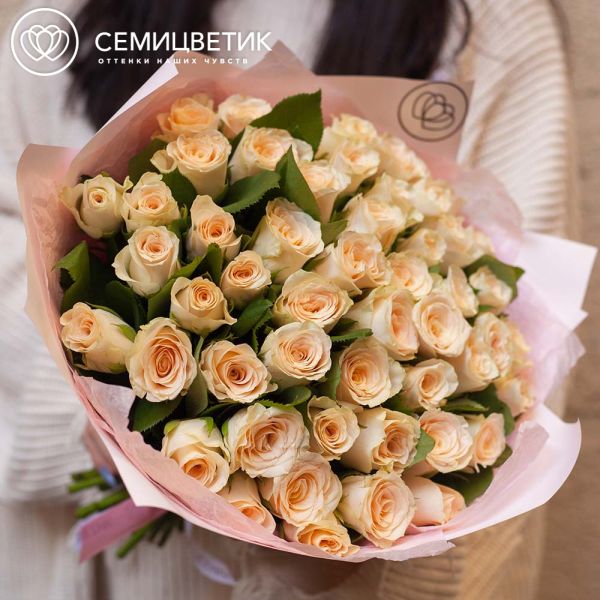 Букет из 51 кремовой розы 30 см (Кения)