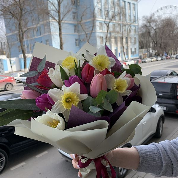 Букет из Тюльпанов и Нарциссов