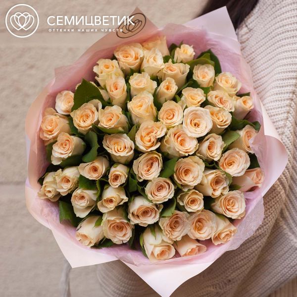 Букет из 51 кремовой розы 30 см (Кения)